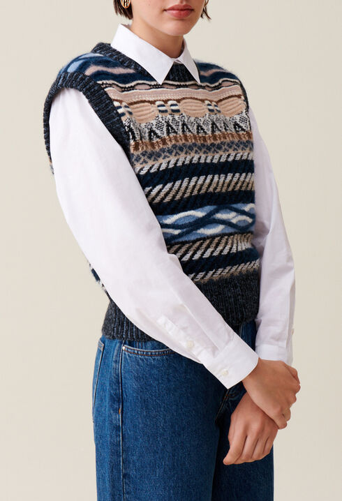 Sleeveless patterned striped jumper