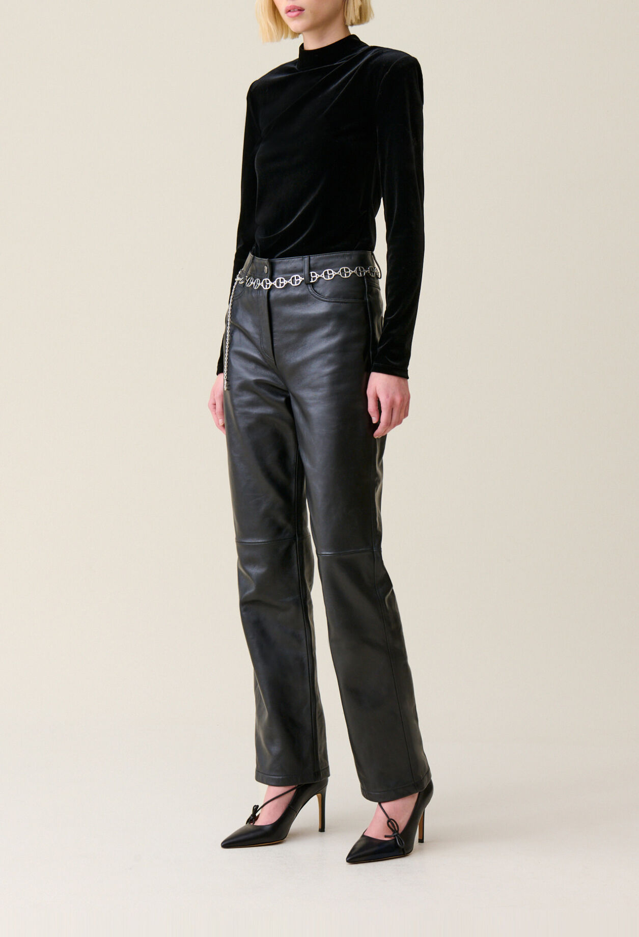 Fitted black velvet top