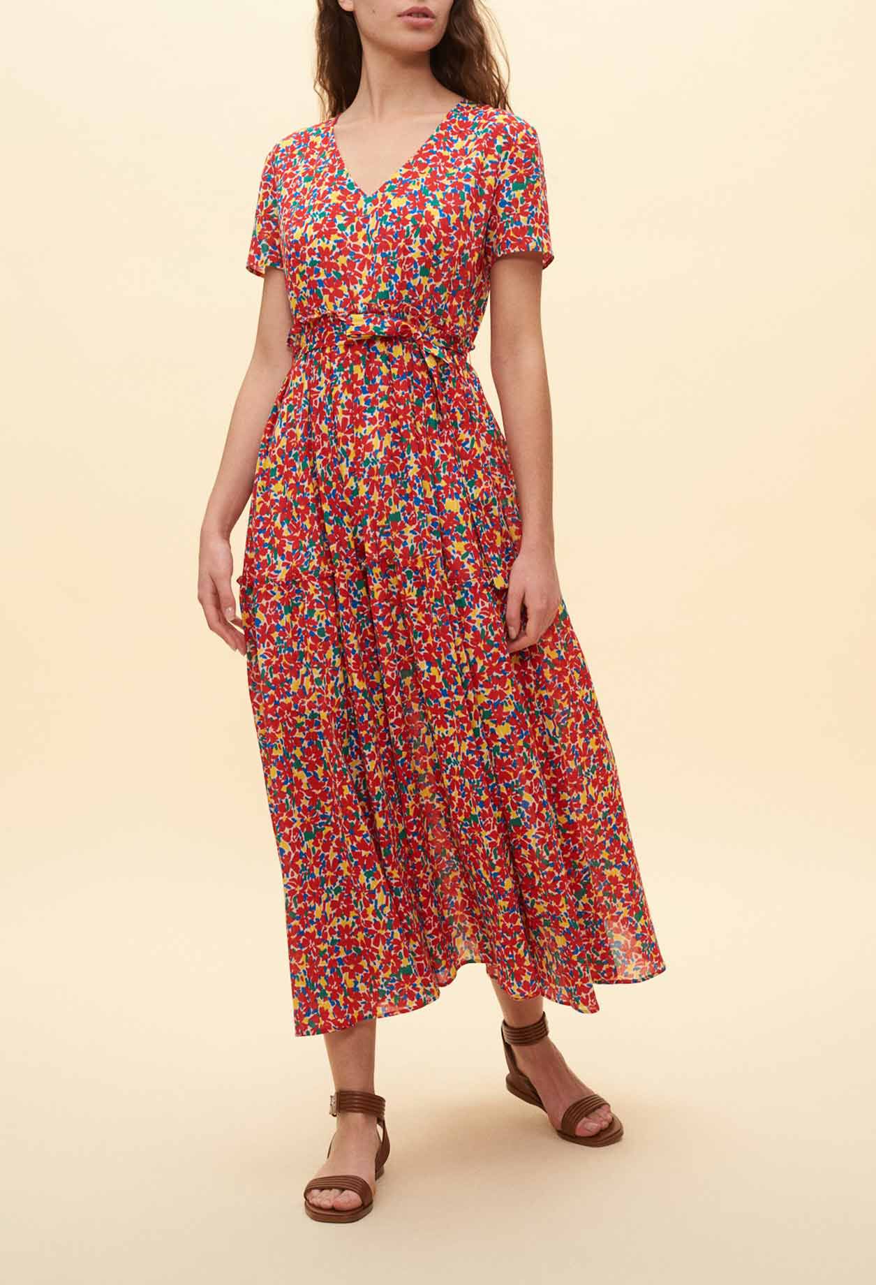Flowery dress with gathered fabric
