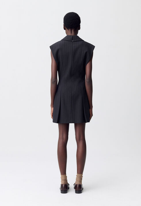 Short fitted pleated dress