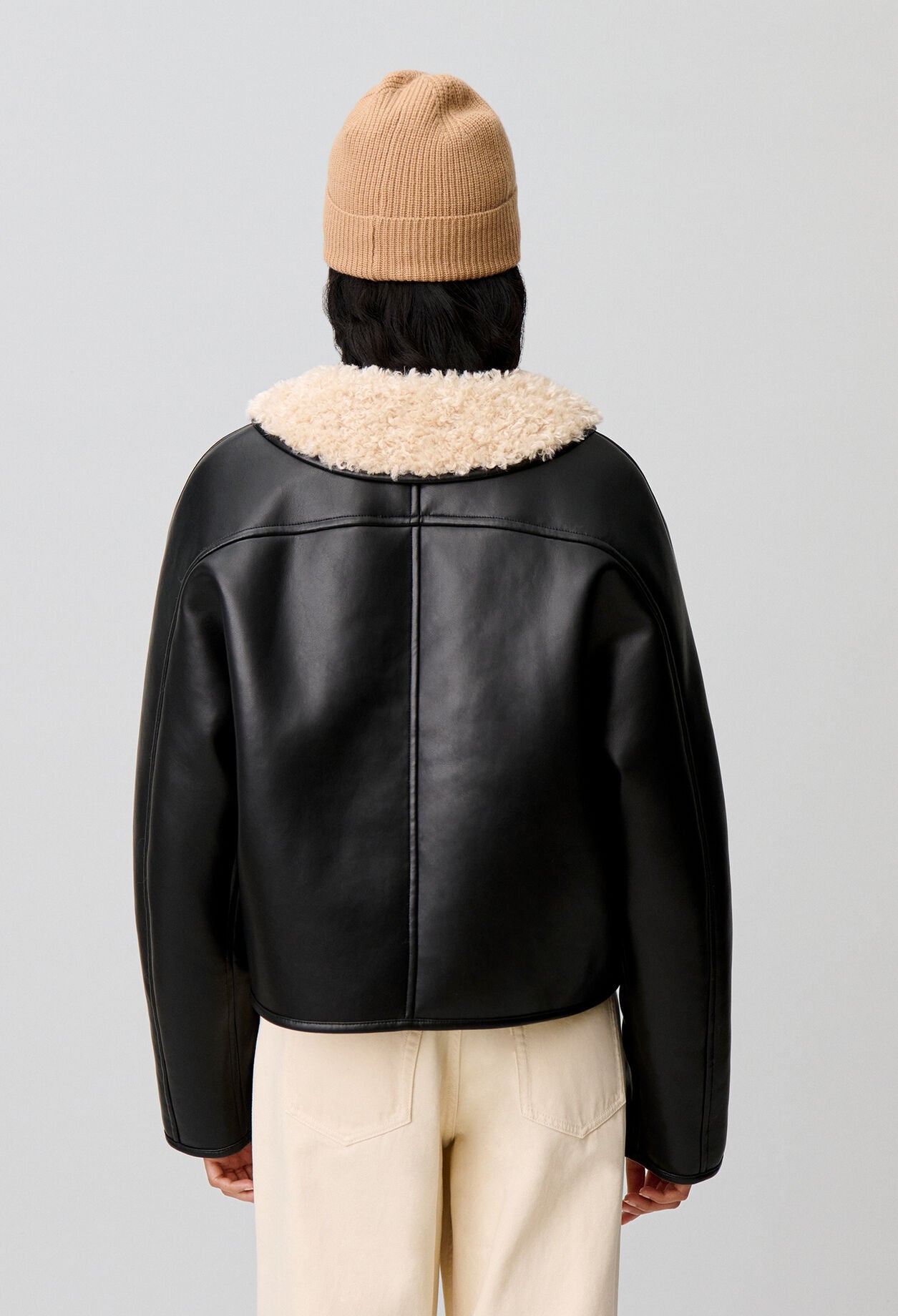 Short wide-cut coat
