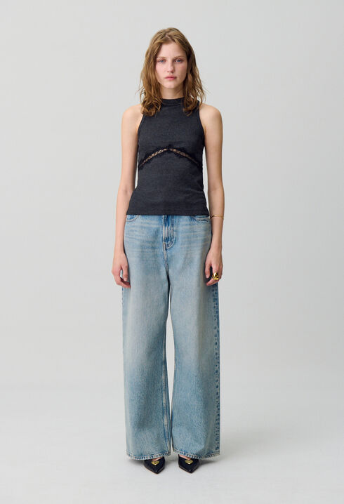 Sleeveless lace T-shirt